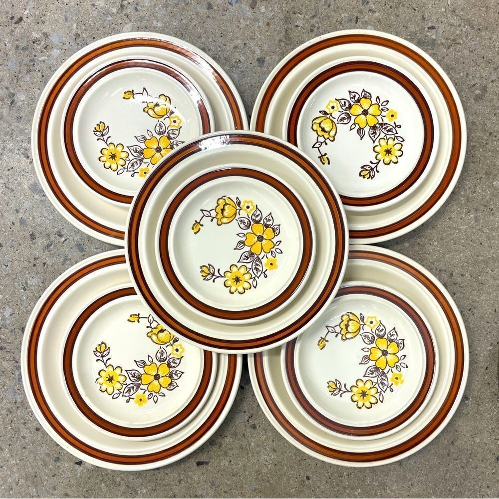 Vintage Plates Set of 10 - Picture 4 of 5